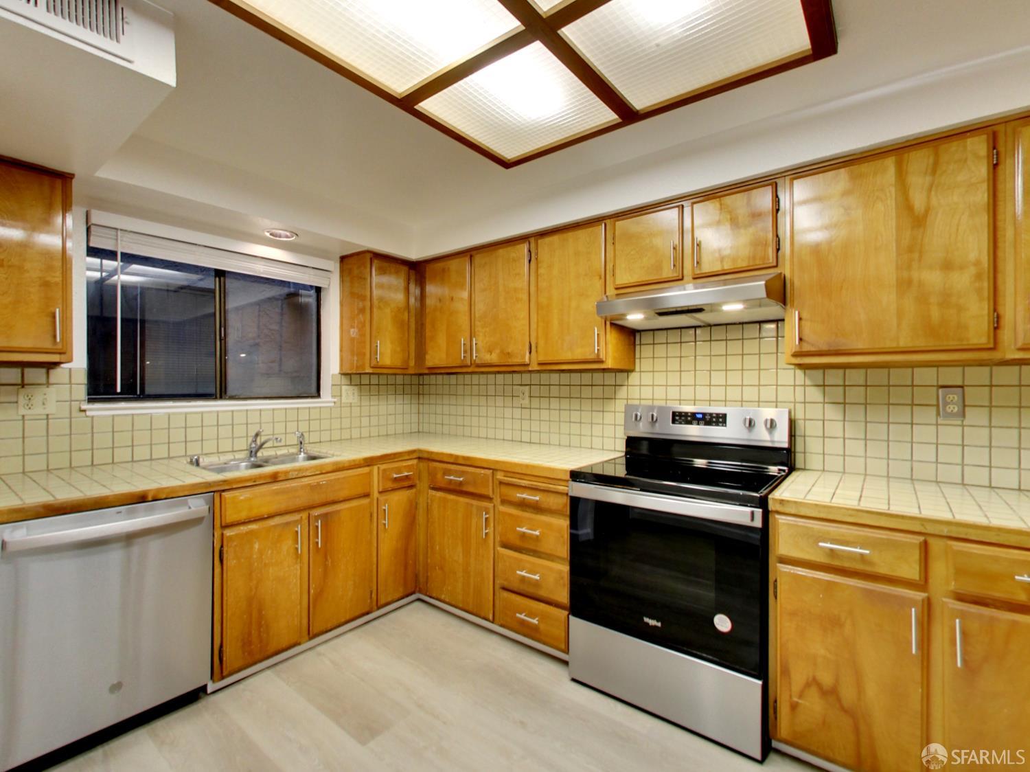 Detail Gallery Image 4 of 46 For 1279 41st Ave, San Francisco,  CA 94122 - – Beds | – Baths
