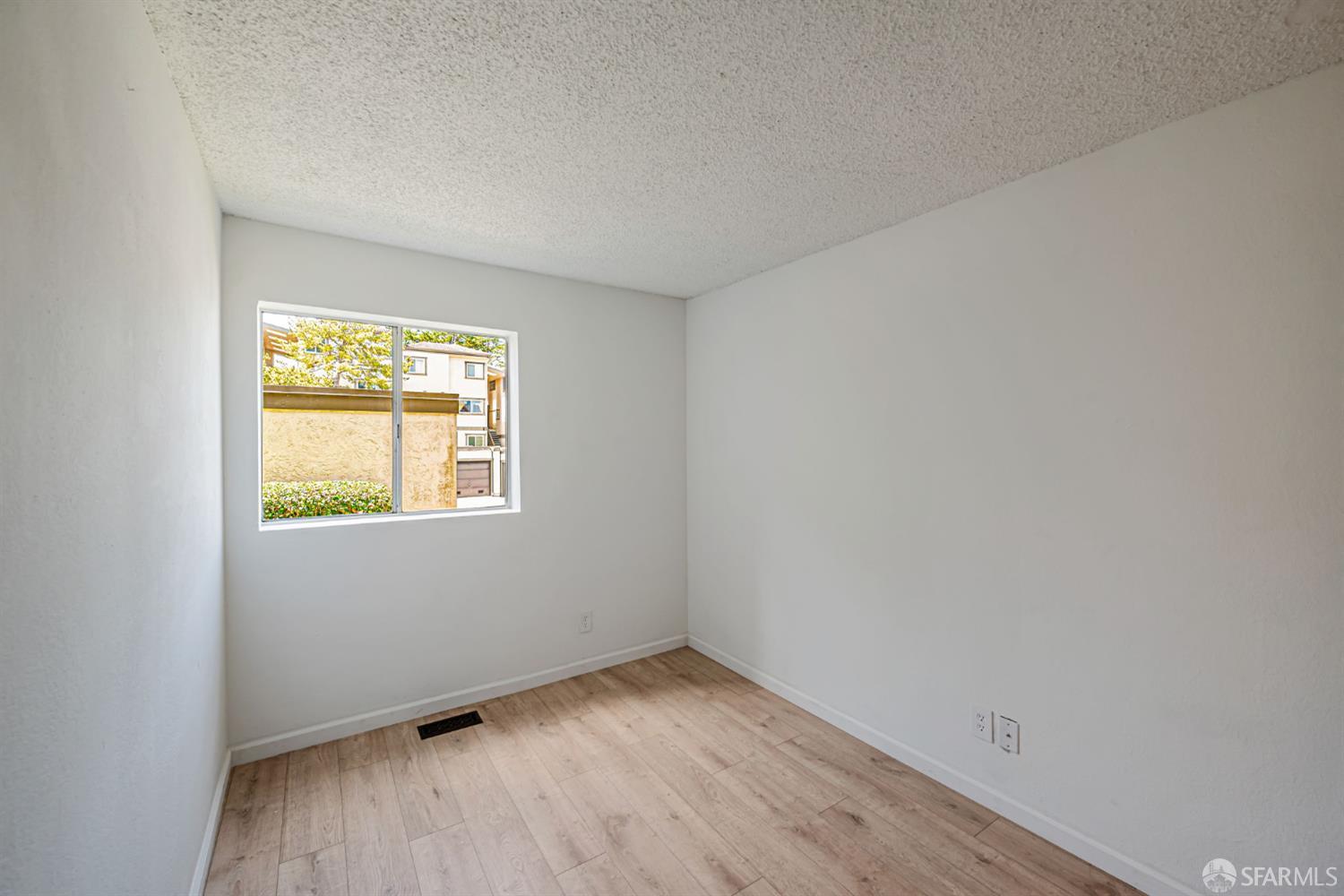 Detail Gallery Image 13 of 31 For 3550 Carter Dr #65,  South San Francisco,  CA 94080 - 2 Beds | 1/1 Baths