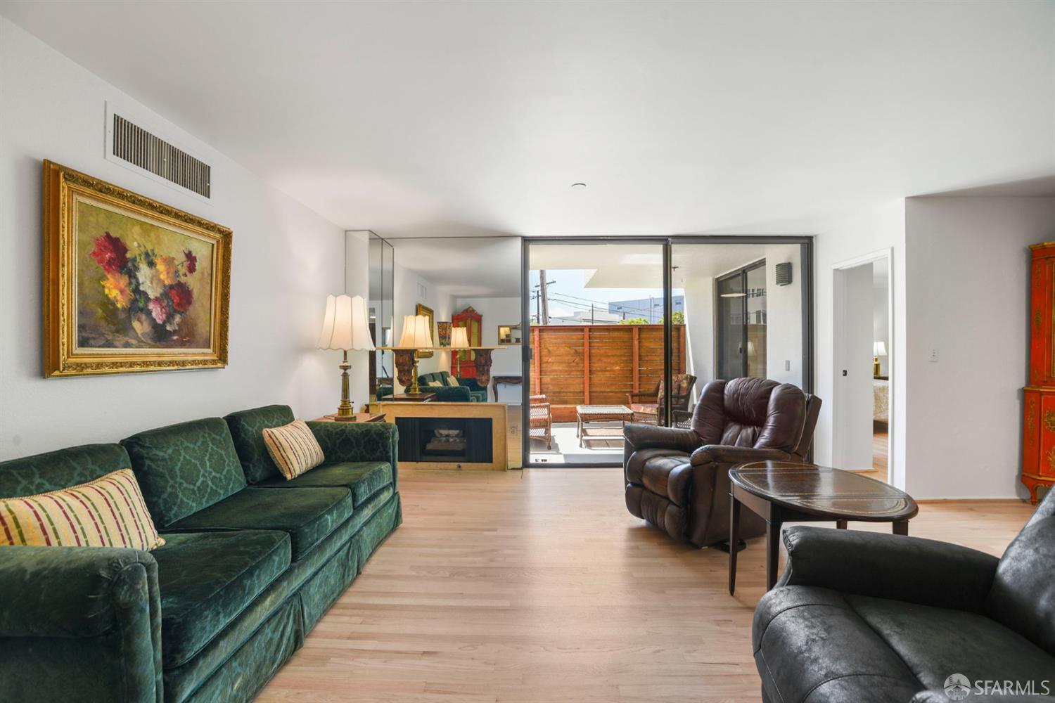 Detail Gallery Image 11 of 54 For 110 Park Rd #101,  Burlingame,  CA 94010 - 2 Beds | 2 Baths