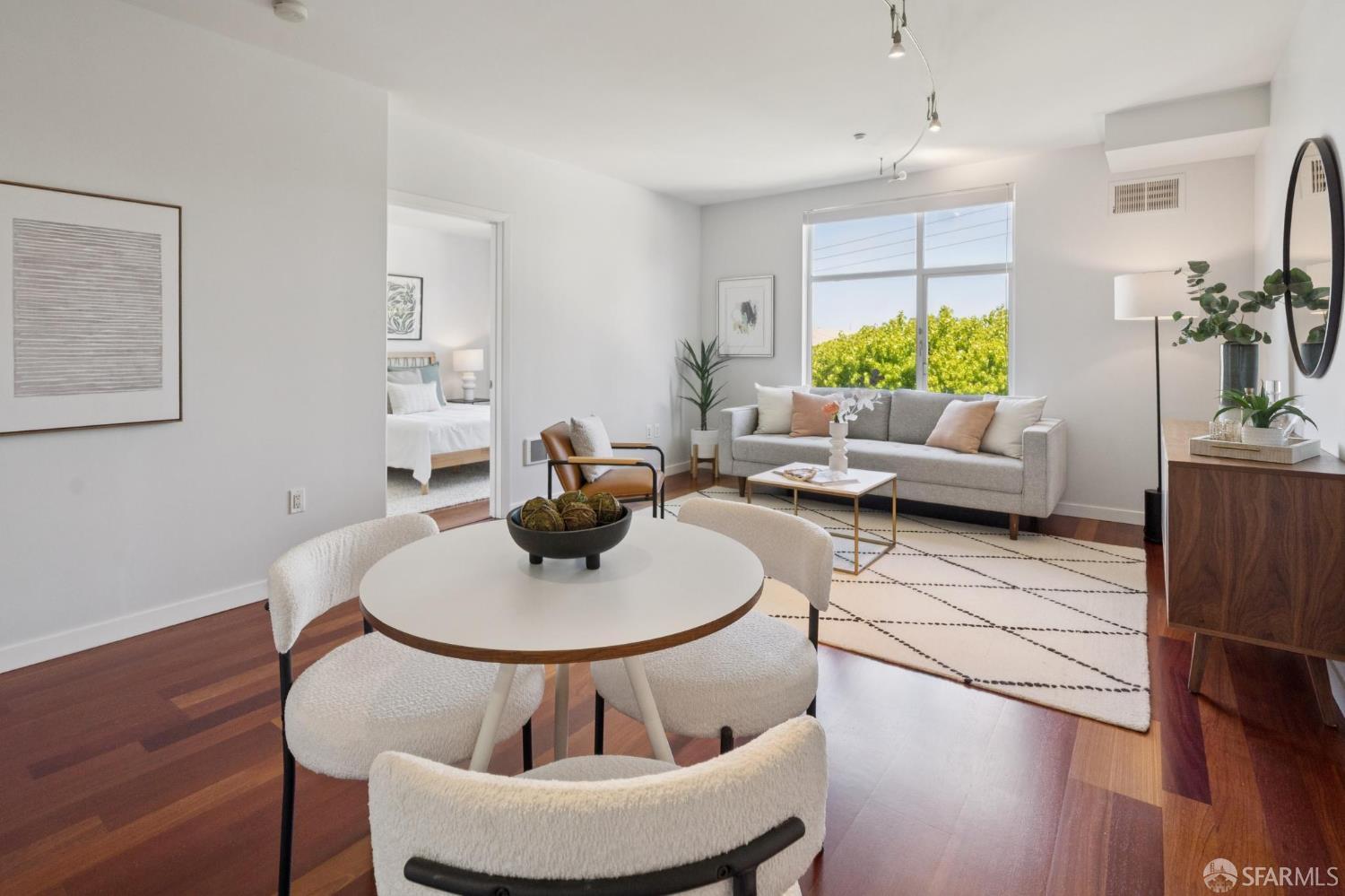 Photo #8: 425048546 Listing: Photo #8