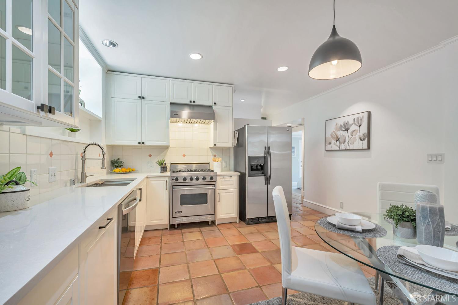 Detail Gallery Image 9 of 38 For 30 Eagle St, San Francisco,  CA 94114 - 2 Beds | 1 Baths
