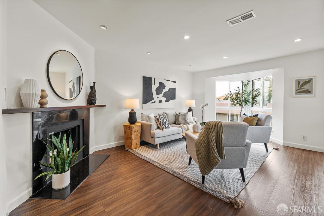 Detail Gallery Image 3 of 22 For 955 Ridgeview Ct #C,  South San Francisco,  CA 94080 - 2 Beds | 1 Baths