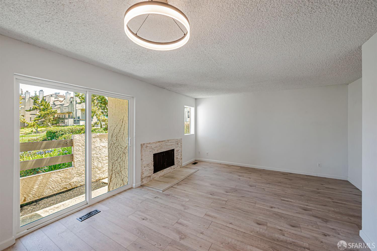 Detail Gallery Image 10 of 31 For 3550 Carter Dr #65,  South San Francisco,  CA 94080 - 2 Beds | 1/1 Baths