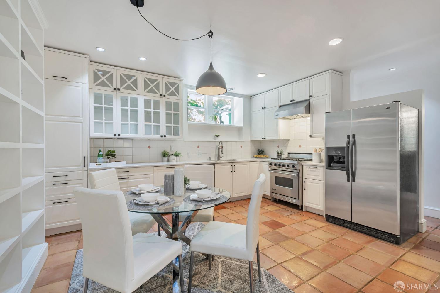 Detail Gallery Image 11 of 38 For 30 Eagle St, San Francisco,  CA 94114 - 2 Beds | 1 Baths