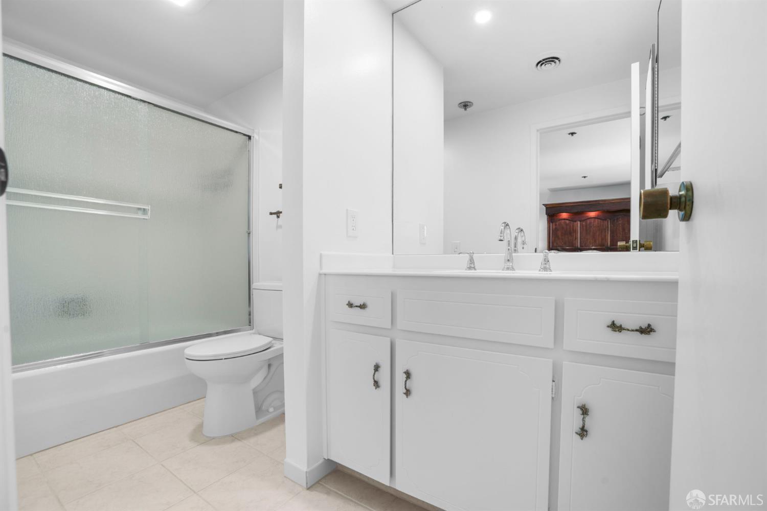 Detail Gallery Image 27 of 54 For 110 Park Rd #101,  Burlingame,  CA 94010 - 2 Beds | 2 Baths