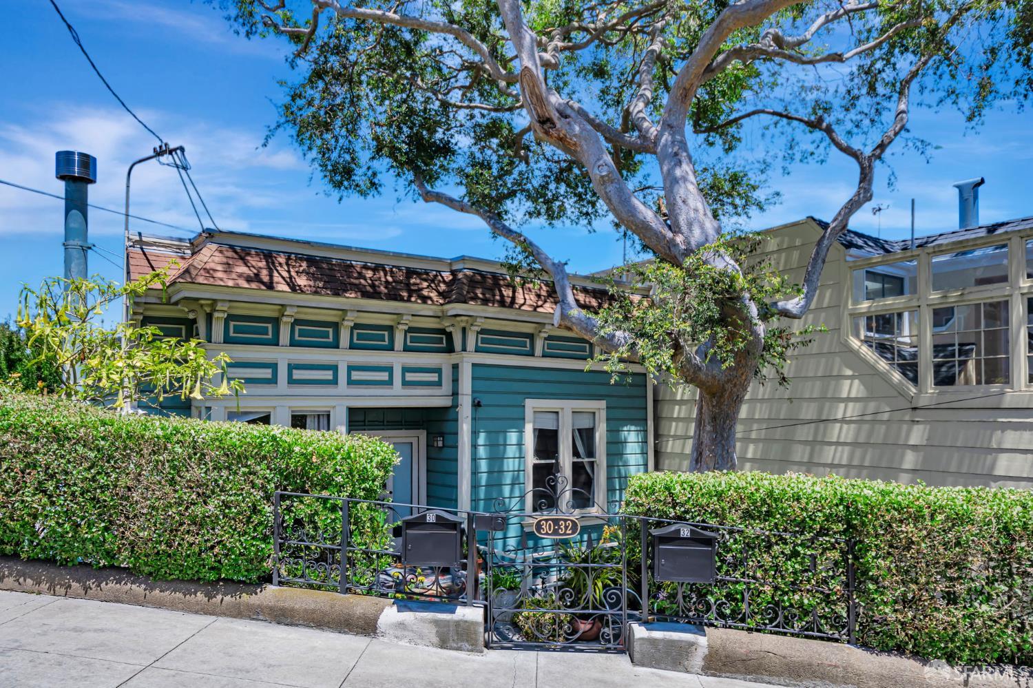 Detail Gallery Image 2 of 38 For 30 Eagle St, San Francisco,  CA 94114 - 2 Beds | 1 Baths