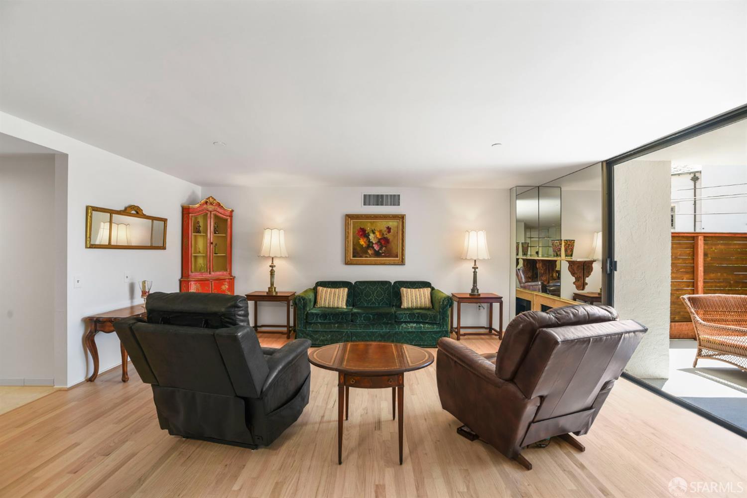 Detail Gallery Image 14 of 54 For 110 Park Rd #101,  Burlingame,  CA 94010 - 2 Beds | 2 Baths