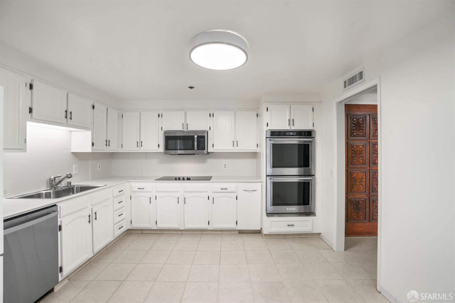 Detail Gallery Image 19 of 54 For 110 Park Rd #101,  Burlingame,  CA 94010 - 2 Beds | 2 Baths