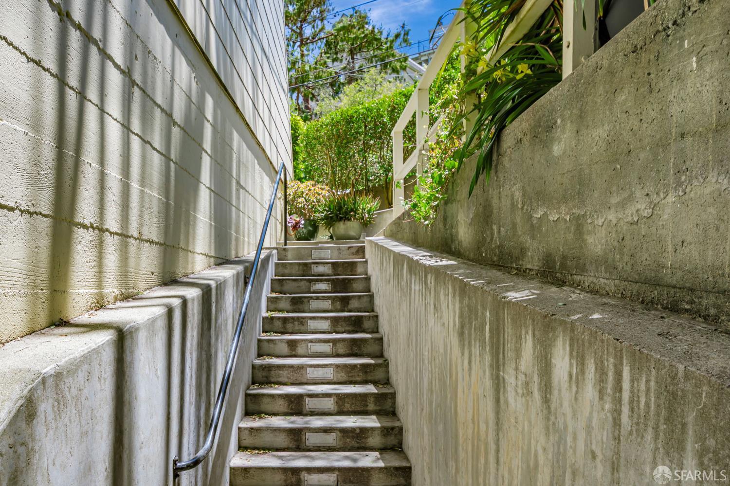 Detail Gallery Image 33 of 38 For 30 Eagle St, San Francisco,  CA 94114 - 2 Beds | 1 Baths