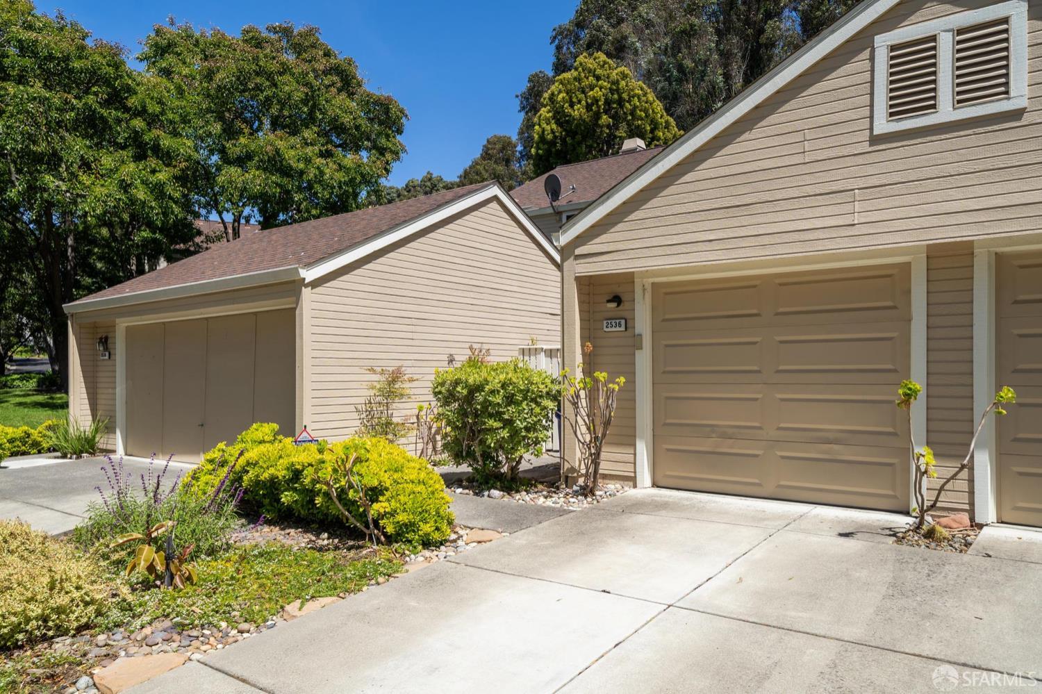 Detail Gallery Image 2 of 49 For 2536 Treeside Way, Richmond,  CA 94806 - 2 Beds | 2/1 Baths