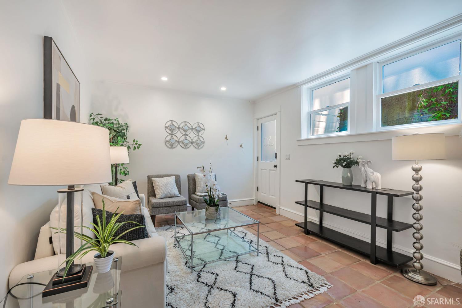 Detail Gallery Image 5 of 38 For 30 Eagle St, San Francisco,  CA 94114 - 2 Beds | 1 Baths