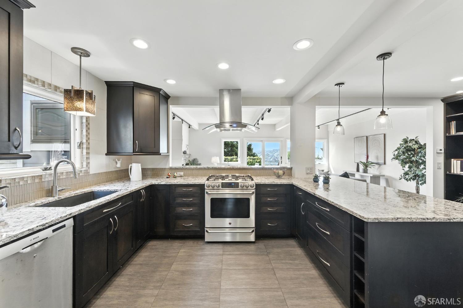Detail Gallery Image 7 of 58 For 69 Bemis St, San Francisco,  CA 94131 - 3 Beds | 2/1 Baths
