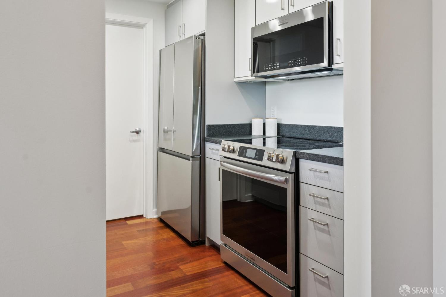 Photo #15: 425048546 Listing: Photo #15