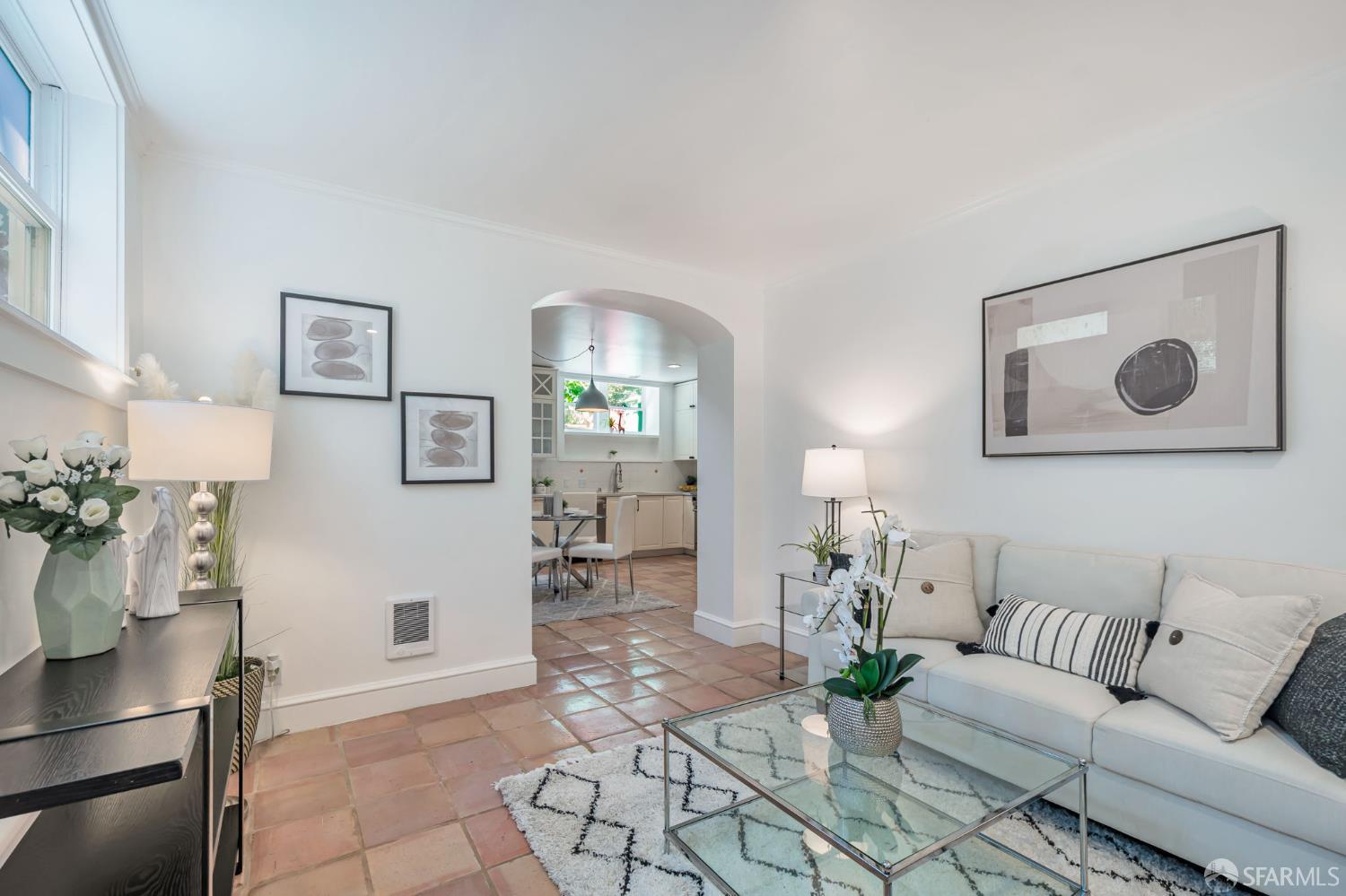 Detail Gallery Image 7 of 38 For 30 Eagle St, San Francisco,  CA 94114 - 2 Beds | 1 Baths