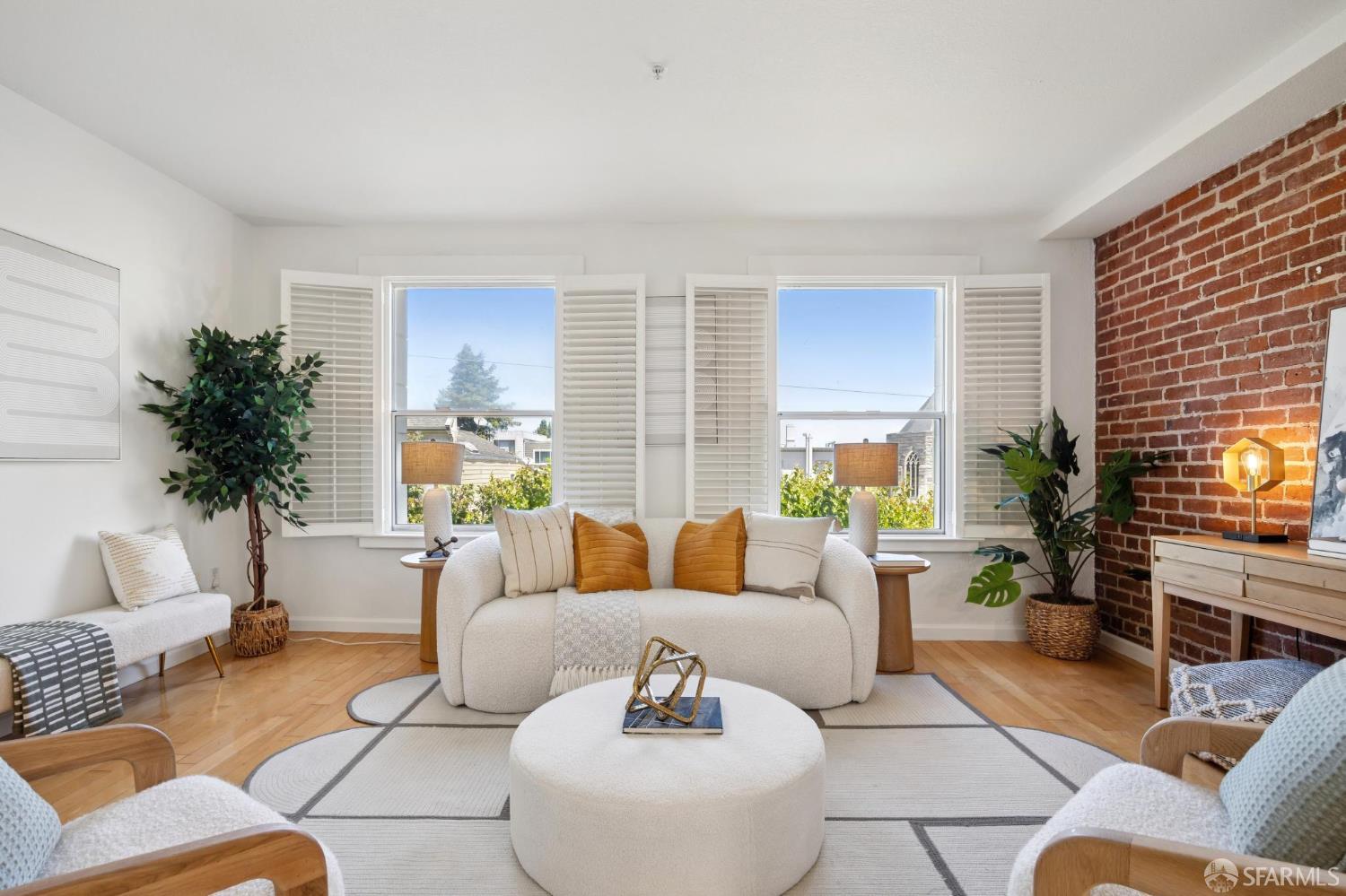 Photo #3: 425046058 Listing 