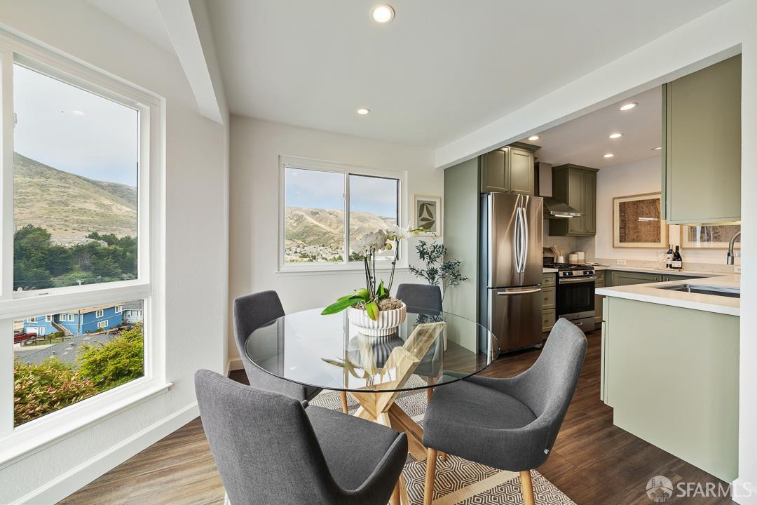 Detail Gallery Image 8 of 22 For 955 Ridgeview Ct #C,  South San Francisco,  CA 94080 - 2 Beds | 1 Baths