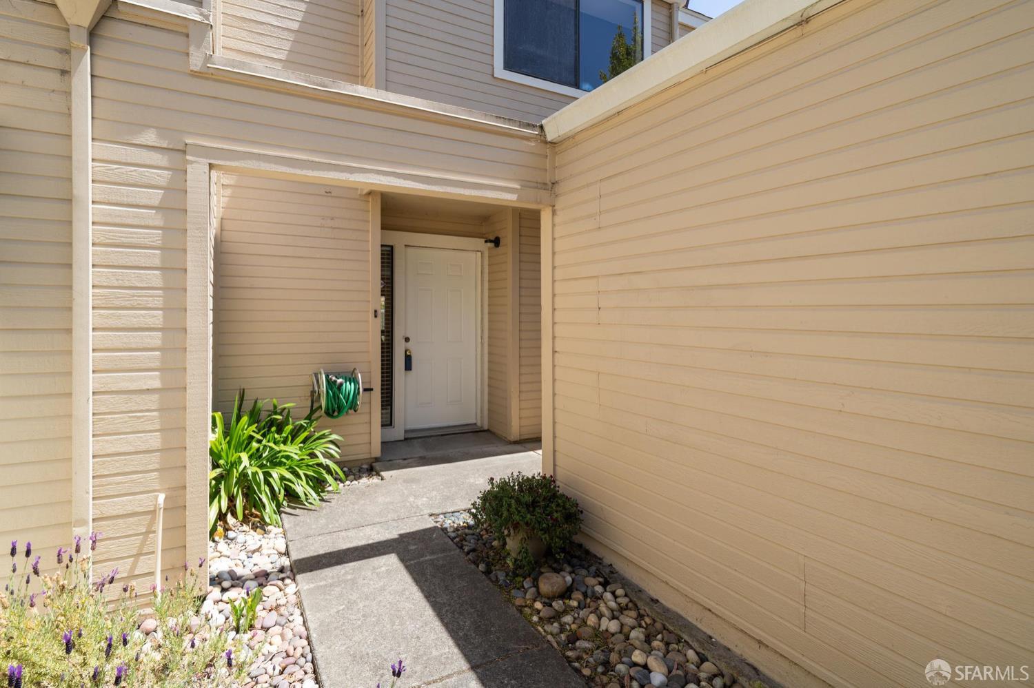 Detail Gallery Image 5 of 49 For 2536 Treeside Way, Richmond,  CA 94806 - 2 Beds | 2/1 Baths