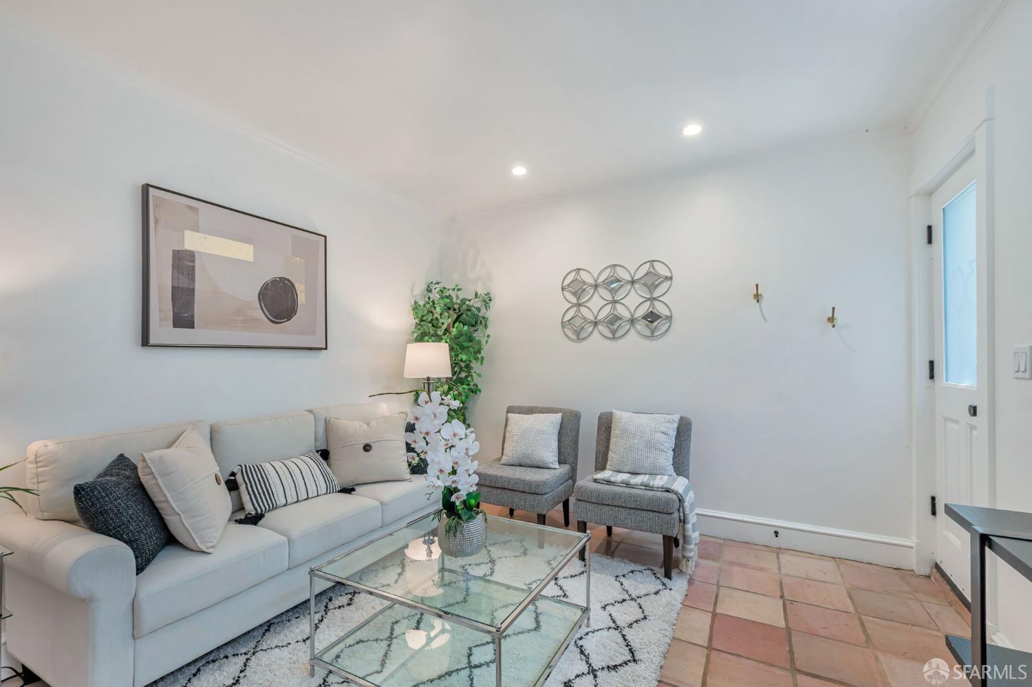Detail Gallery Image 6 of 38 For 30 Eagle St, San Francisco,  CA 94114 - 2 Beds | 1 Baths