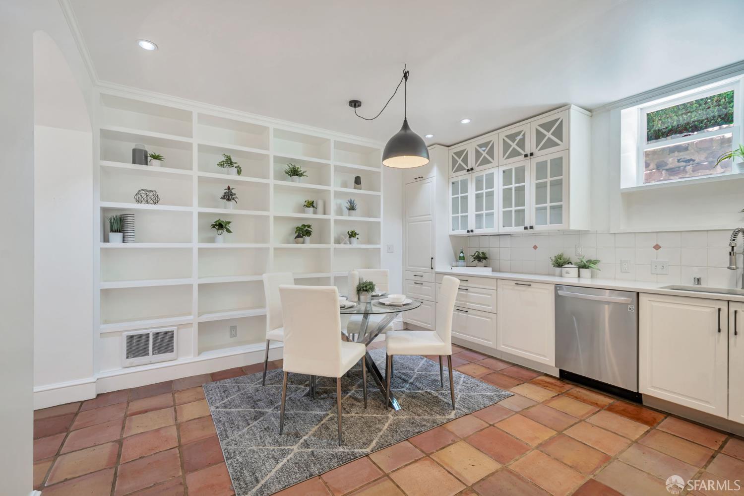 Detail Gallery Image 12 of 38 For 30 Eagle St, San Francisco,  CA 94114 - 2 Beds | 1 Baths