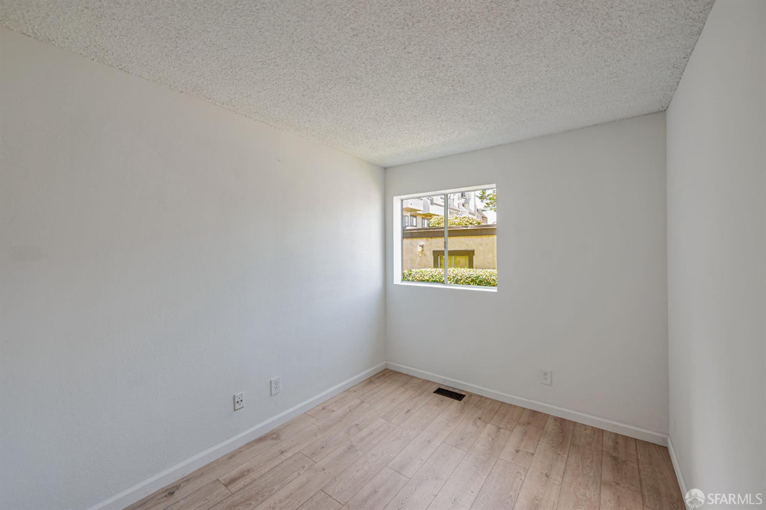 Detail Gallery Image 14 of 31 For 3550 Carter Dr #65,  South San Francisco,  CA 94080 - 2 Beds | 1/1 Baths