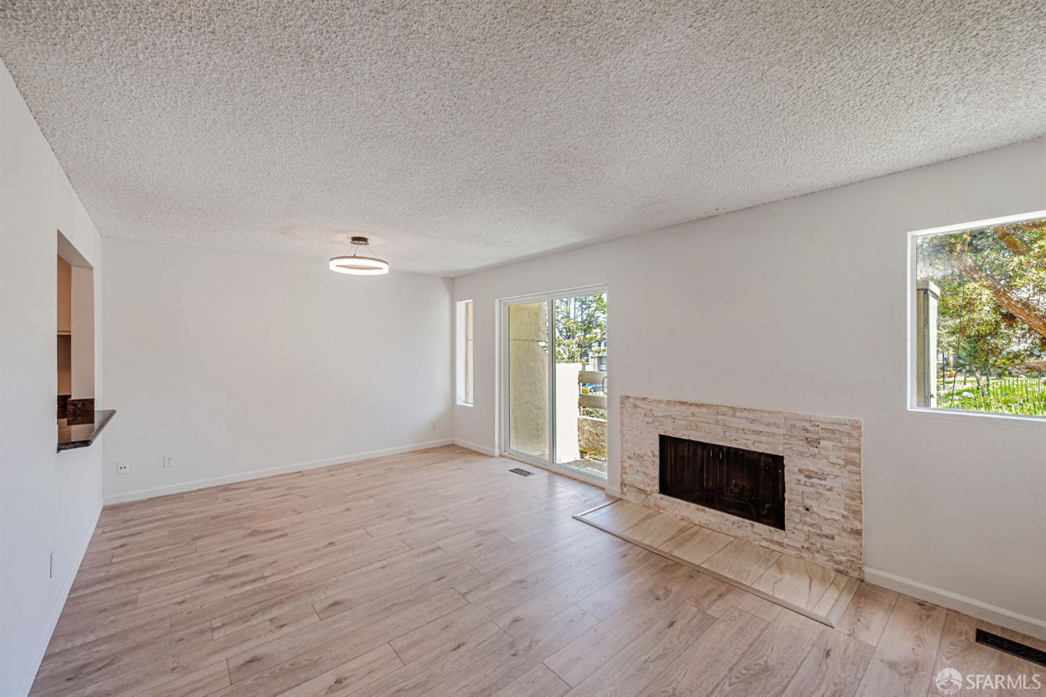 Detail Gallery Image 4 of 31 For 3550 Carter Dr #65,  South San Francisco,  CA 94080 - 2 Beds | 1/1 Baths