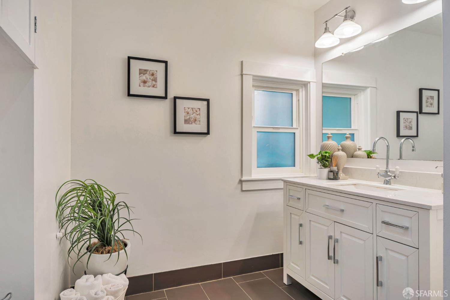 Detail Gallery Image 24 of 38 For 30 Eagle St, San Francisco,  CA 94114 - 2 Beds | 1 Baths