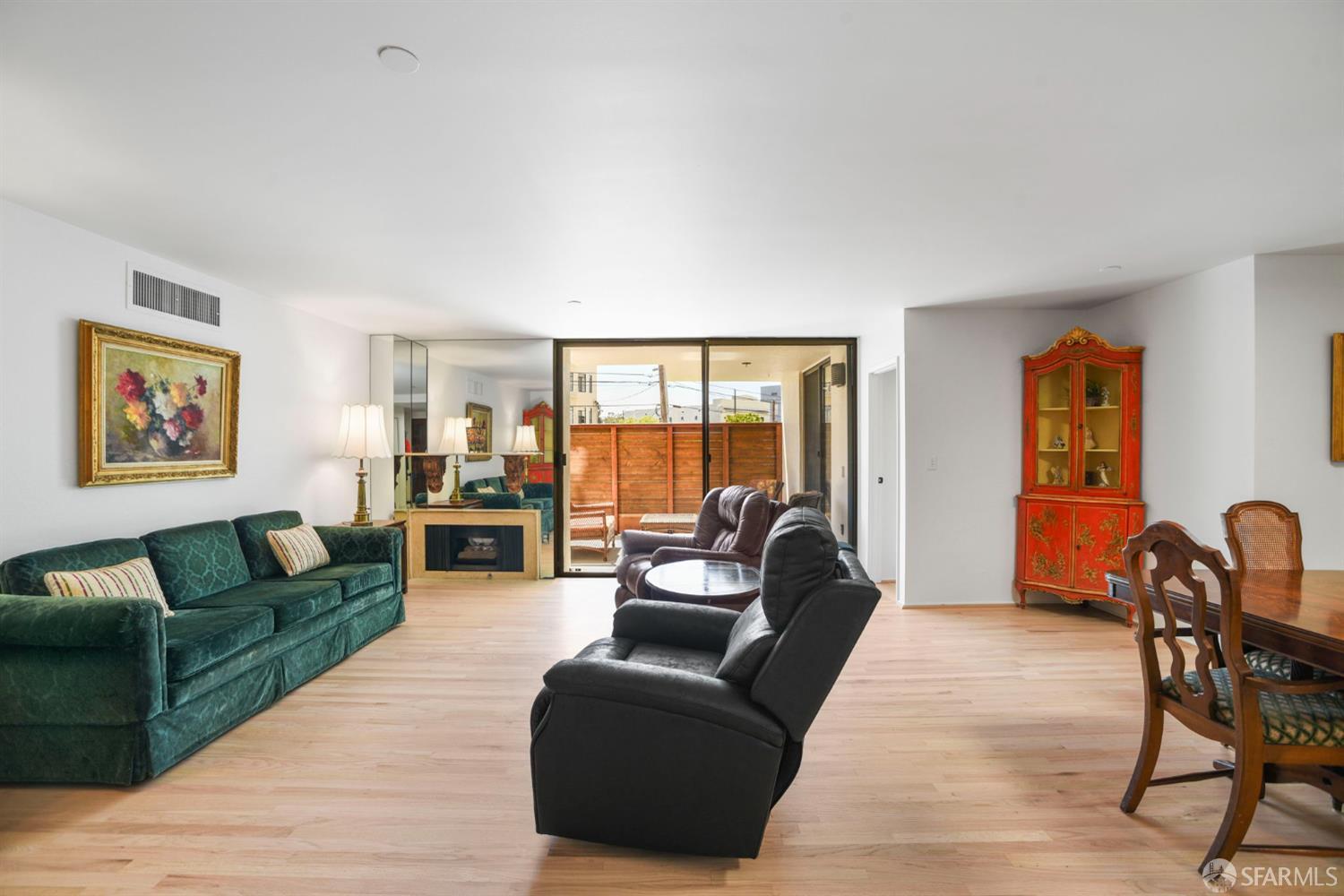Detail Gallery Image 9 of 54 For 110 Park Rd #101,  Burlingame,  CA 94010 - 2 Beds | 2 Baths
