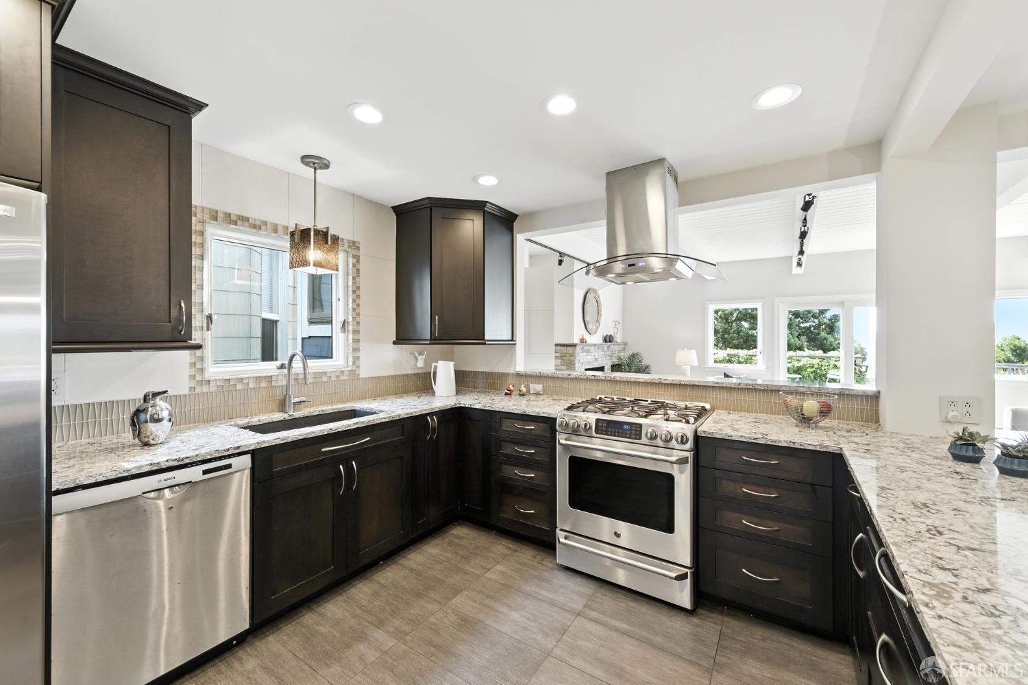 Detail Gallery Image 8 of 58 For 69 Bemis St, San Francisco,  CA 94131 - 3 Beds | 2/1 Baths