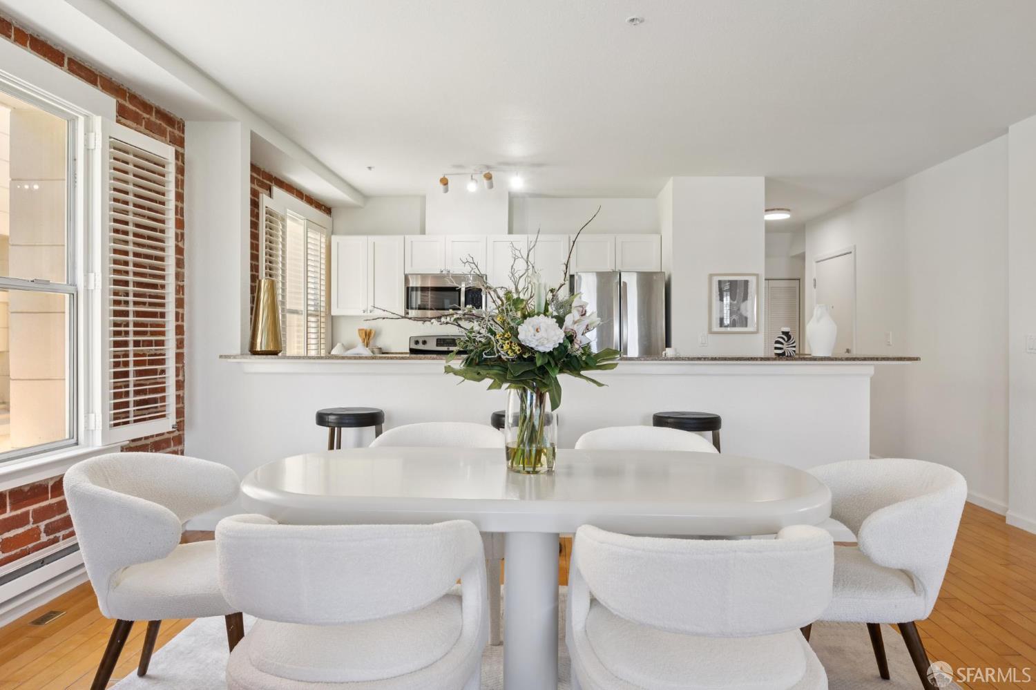 Photo #6: 425046058 Listing 