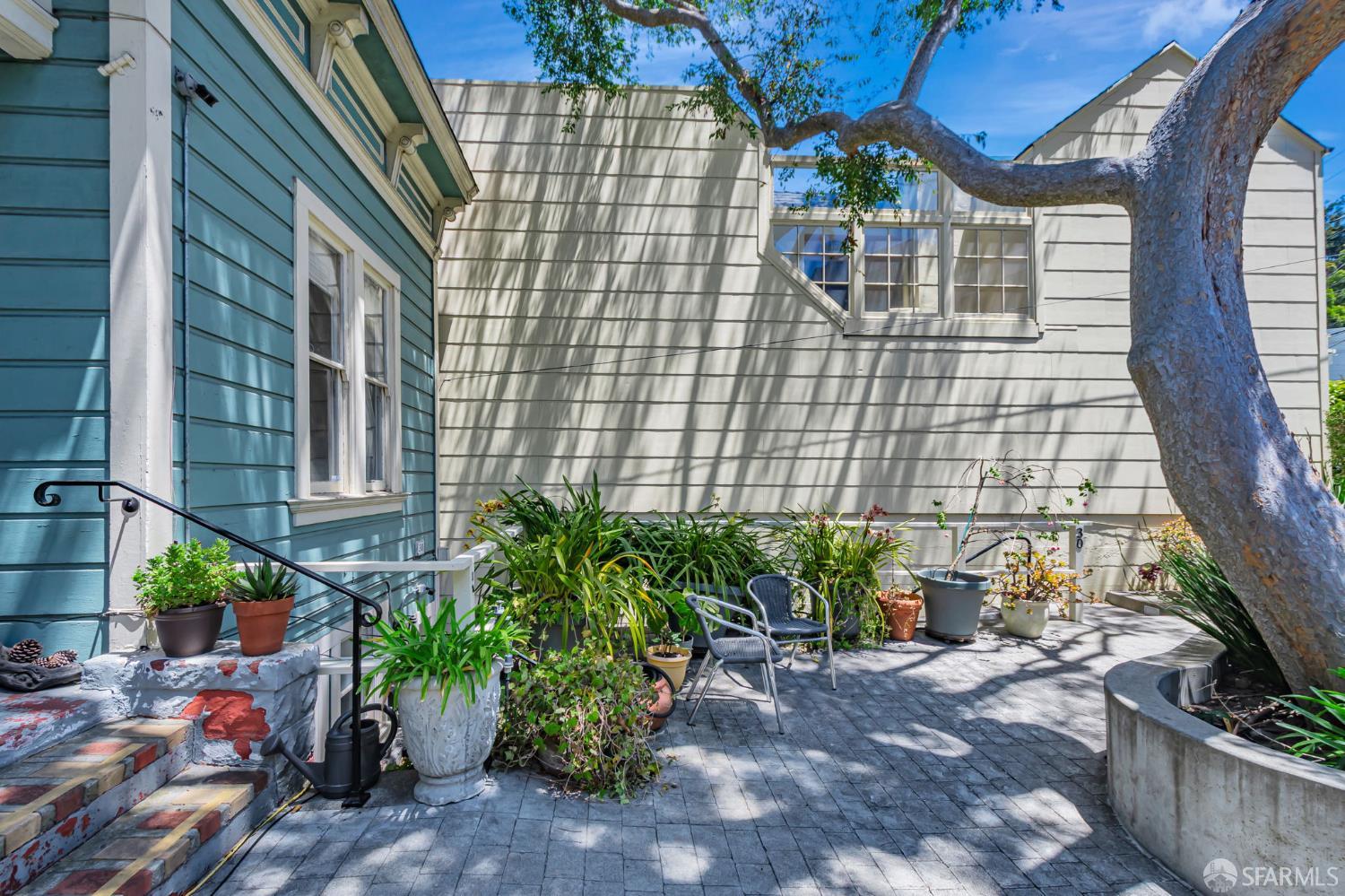 Detail Gallery Image 4 of 38 For 30 Eagle St, San Francisco,  CA 94114 - 2 Beds | 1 Baths