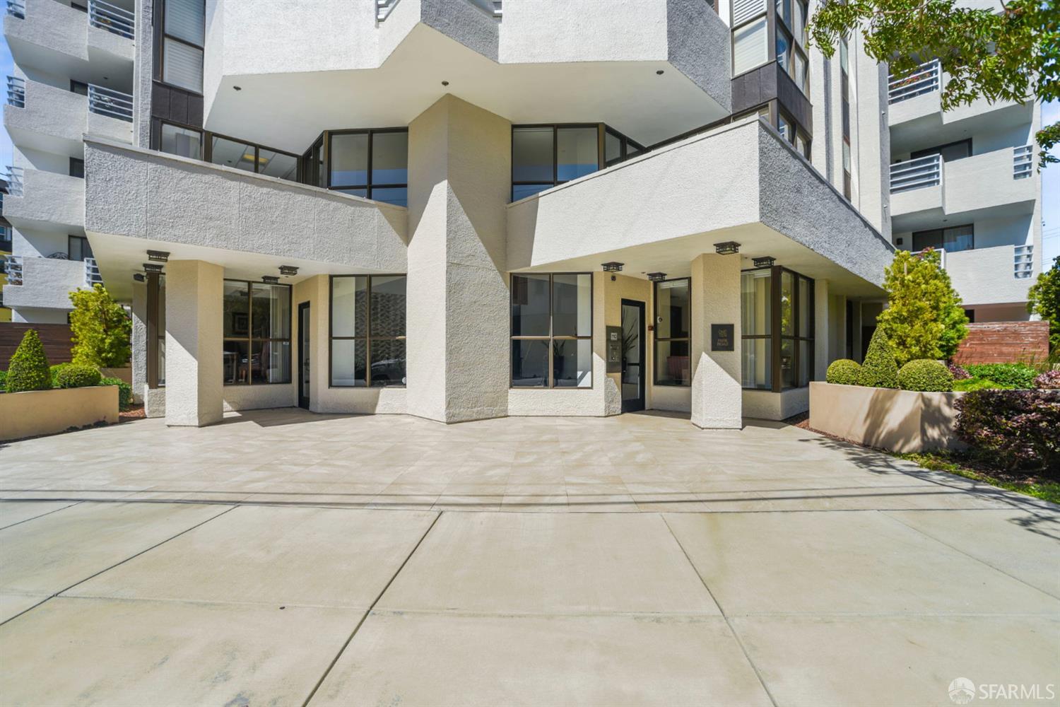 Detail Gallery Image 5 of 54 For 110 Park Rd #101,  Burlingame,  CA 94010 - 2 Beds | 2 Baths