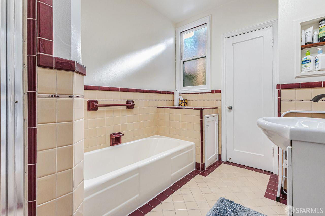 Detail Gallery Image 10 of 17 For 2916 Gough St, San Francisco,  CA 94123 - – Beds | – Baths