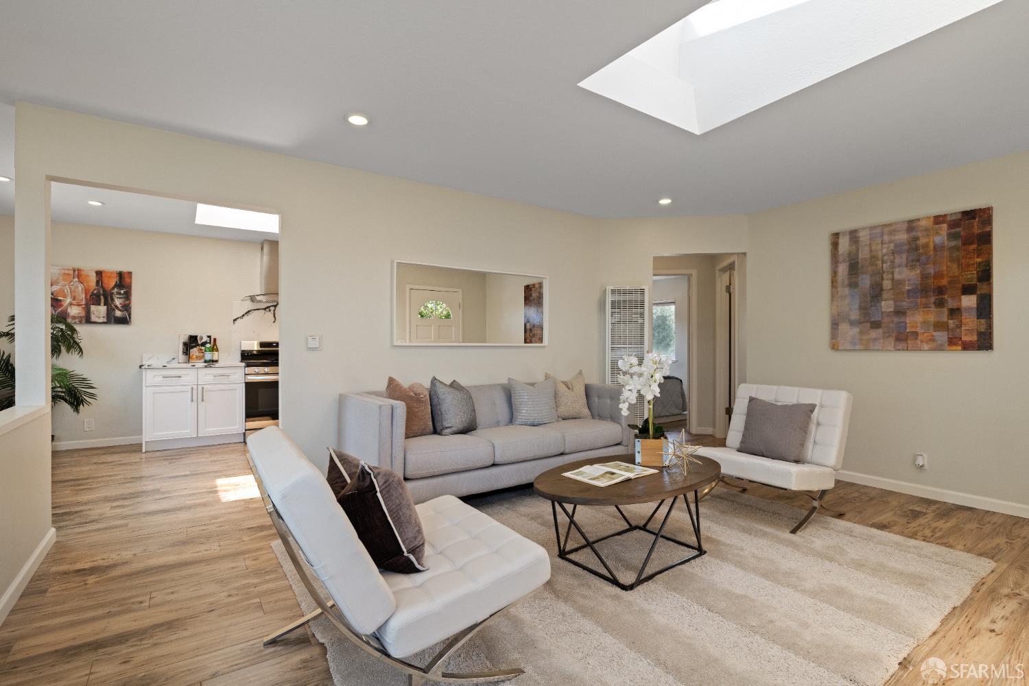Detail Gallery Image 7 of 29 For 321 7th St, Montara,  CA 94037 - 3 Beds | 2 Baths