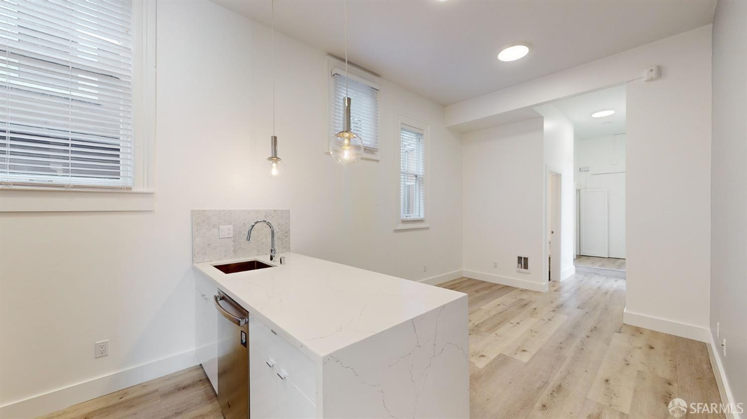 Detail Gallery Image 4 of 31 For 1 Scott St, San Francisco,  CA 94115 - – Beds | – Baths