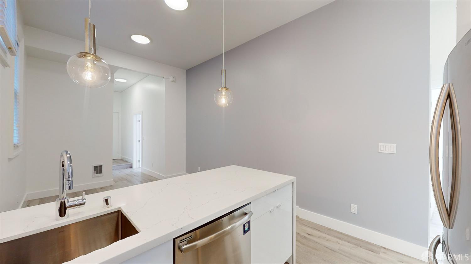 Detail Gallery Image 8 of 31 For 1 Scott St, San Francisco,  CA 94115 - – Beds | – Baths