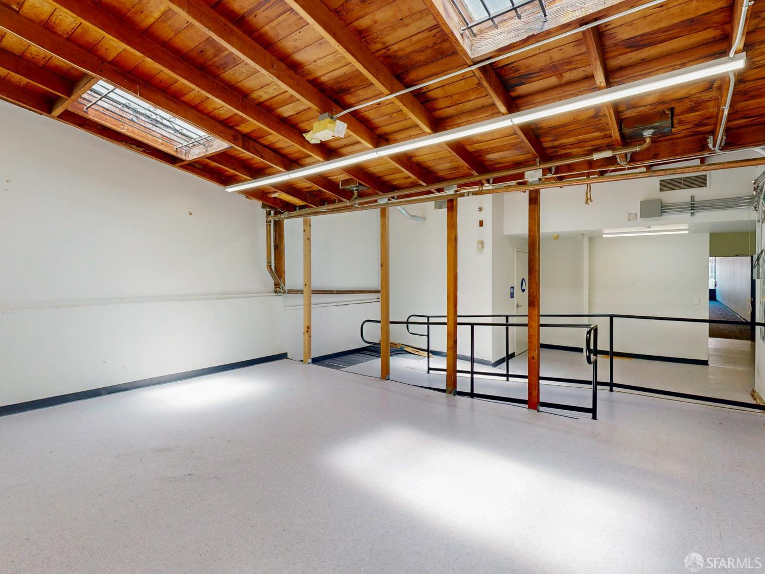 Detail Gallery Image 15 of 17 For 827 Irving St, San Francisco,  CA 94122 - – Beds | – Baths
