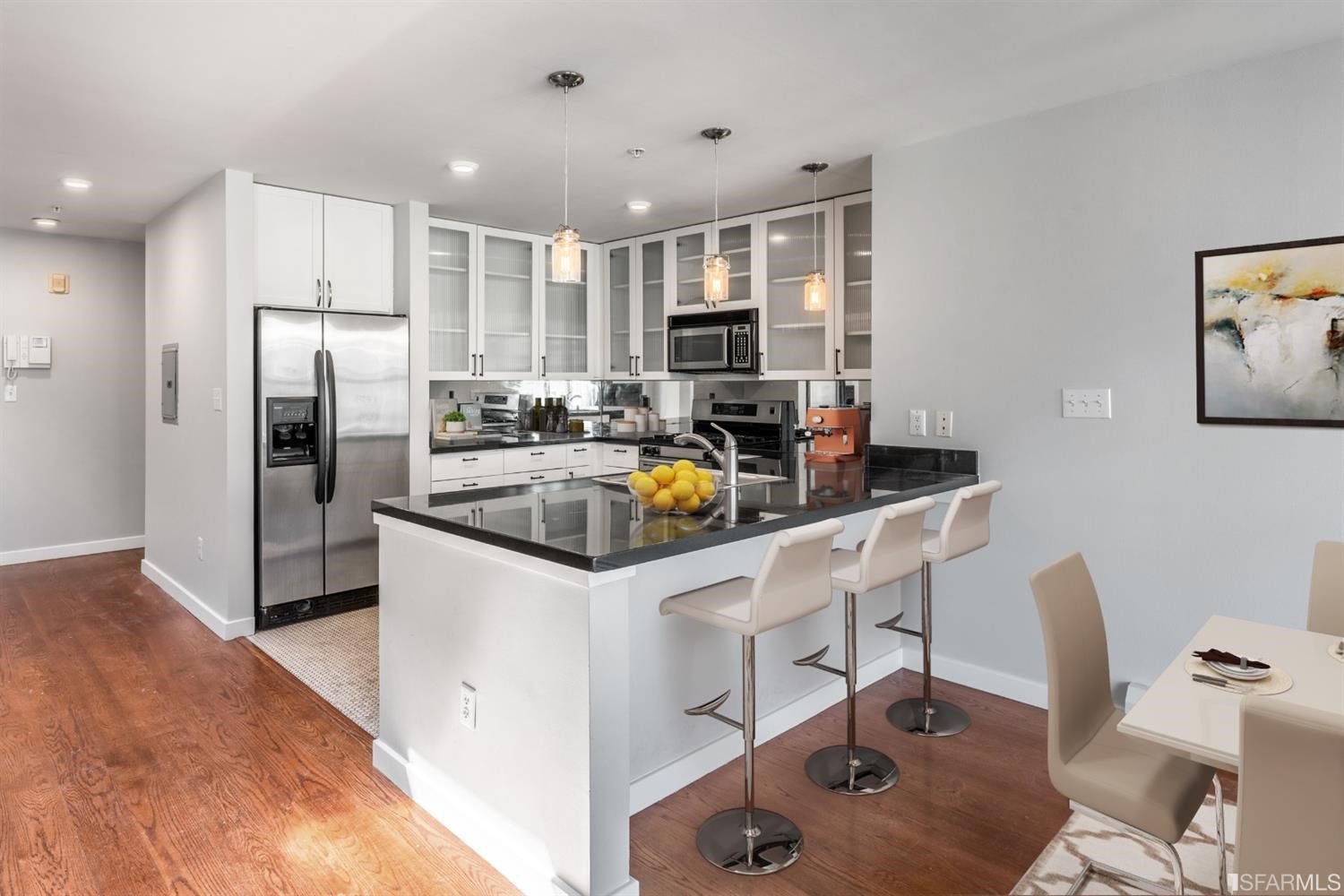 Detail Gallery Image 4 of 13 For 1720 Clay St #14,  San Francisco,  CA 94109 - 2 Beds | 2/1 Baths