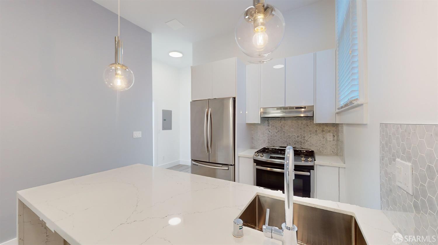 Detail Gallery Image 3 of 31 For 1 Scott St, San Francisco,  CA 94115 - – Beds | – Baths