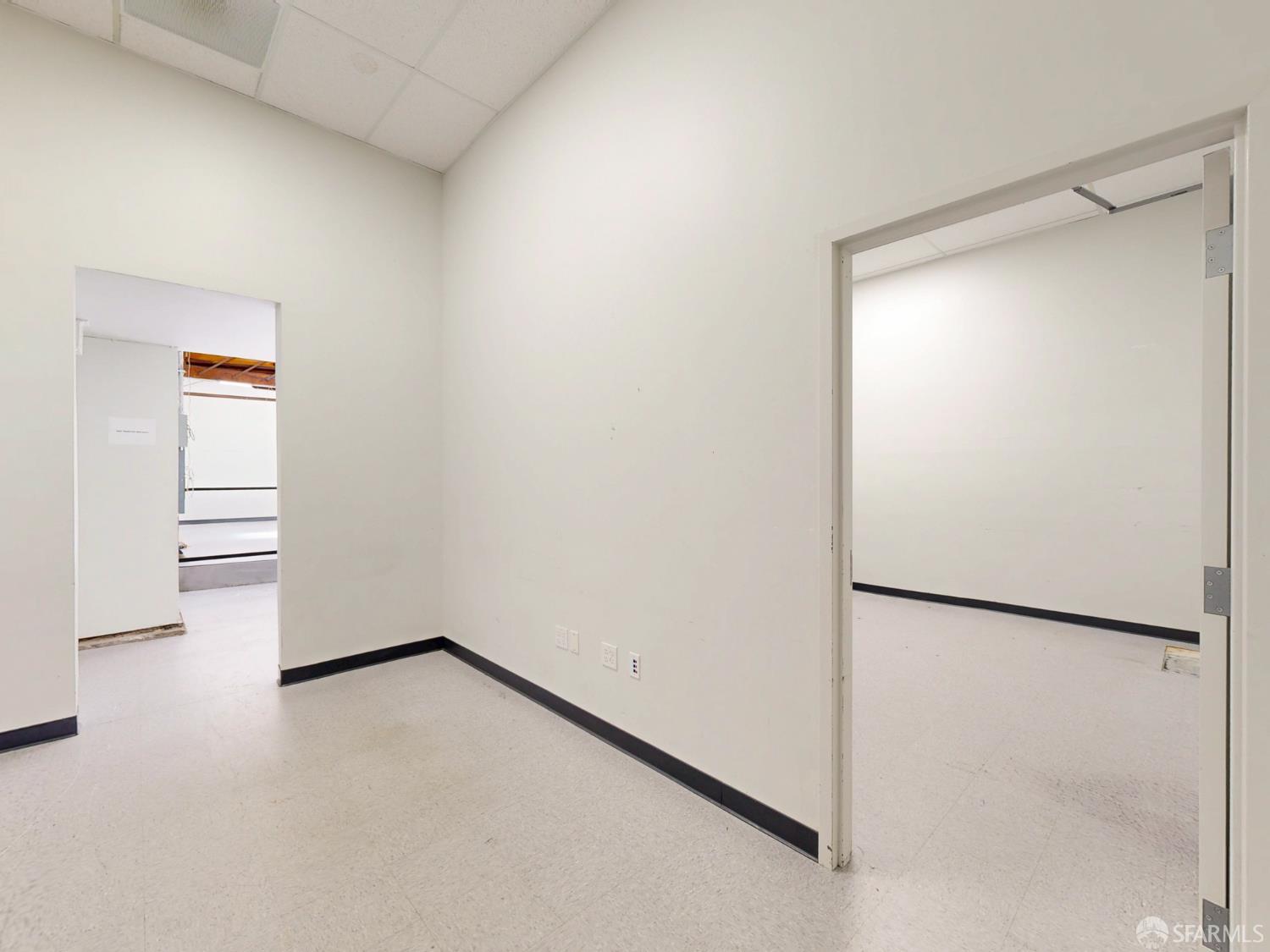 Detail Gallery Image 9 of 17 For 827 Irving St, San Francisco,  CA 94122 - – Beds | – Baths