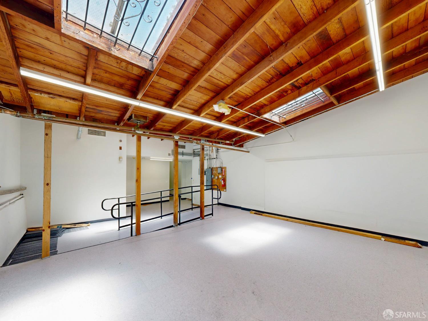 Detail Gallery Image 12 of 17 For 827 Irving St, San Francisco,  CA 94122 - – Beds | – Baths