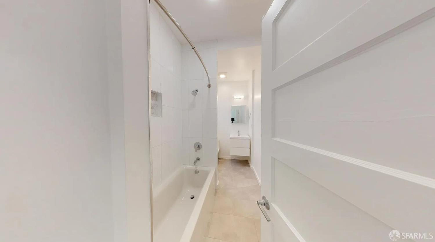 Detail Gallery Image 4 of 19 For 676 Greenwich St, San Francisco,  CA 94133 - – Beds | – Baths