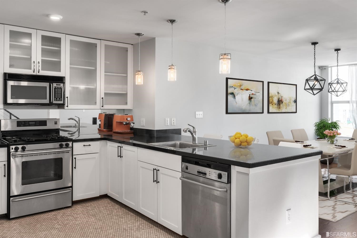 Detail Gallery Image 5 of 13 For 1720 Clay St #14,  San Francisco,  CA 94109 - 2 Beds | 2/1 Baths