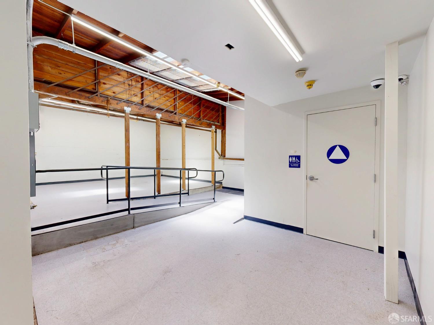 Detail Gallery Image 11 of 17 For 827 Irving St, San Francisco,  CA 94122 - – Beds | – Baths