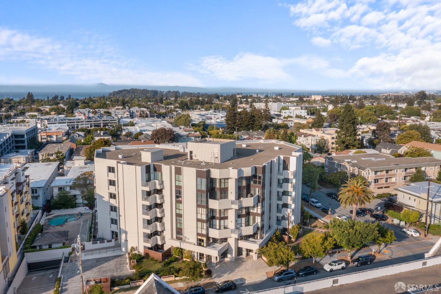 Detail Gallery Image 4 of 54 For 110 Park Rd #101,  Burlingame,  CA 94010 - 2 Beds | 2 Baths