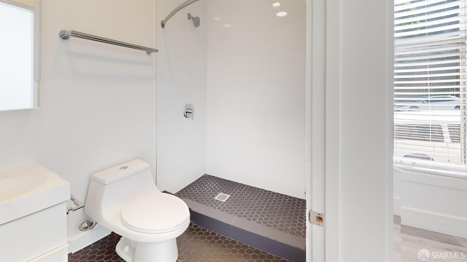 Detail Gallery Image 15 of 31 For 1 Scott St, San Francisco,  CA 94115 - – Beds | – Baths