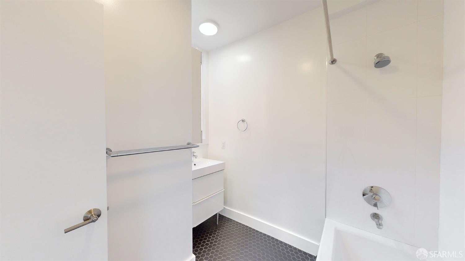 Detail Gallery Image 26 of 31 For 1 Scott St, San Francisco,  CA 94115 - – Beds | – Baths