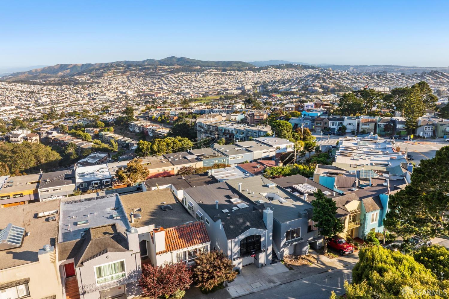 Detail Gallery Image 2 of 78 For 33 Rio Ct, San Francisco,  CA 94127 - 4 Beds | 4/1 Baths