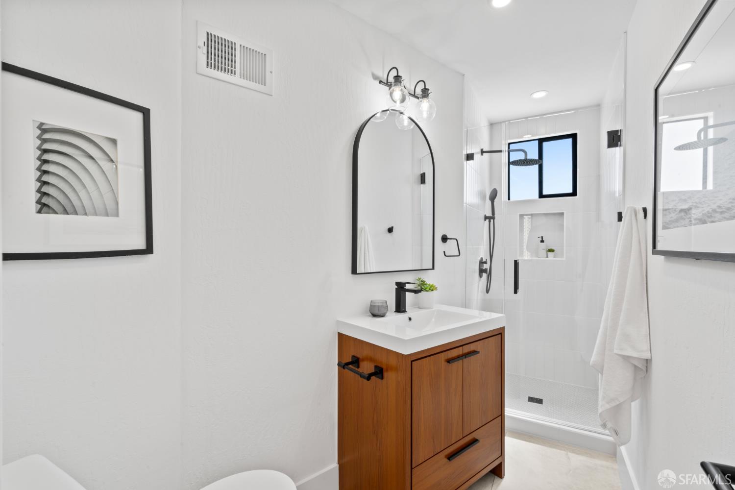 Detail Gallery Image 21 of 59 For 232 Holladay Ave, San Francisco,  CA 94110 - 3 Beds | 2 Baths