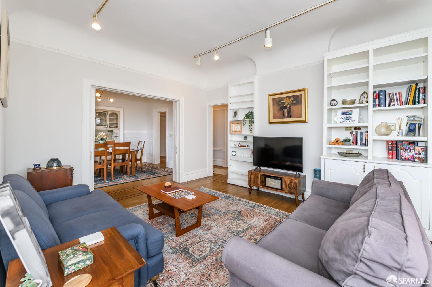 Photo #4: 425052183 Listing 