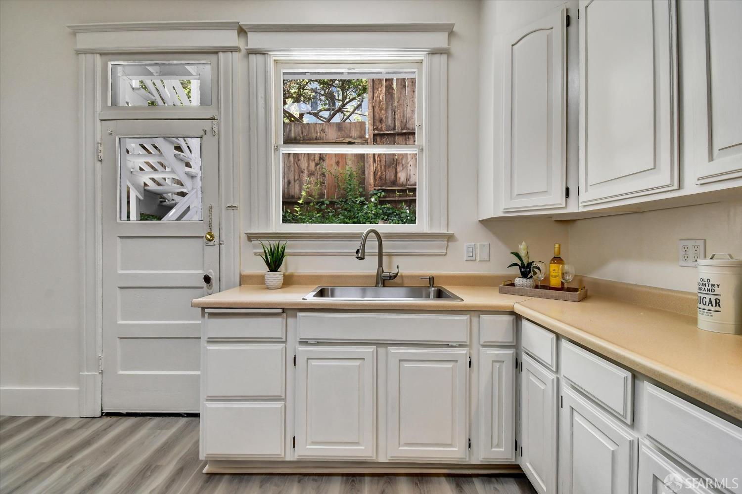 Photo #4: 425052199 Listing 